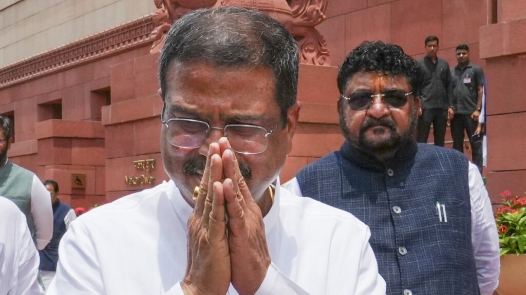 'शिक्षा मंत्री पद से इस्तीफा दिया क्योंकि...', धर्मेंद्र प्रधान ने आखिरकार तोड़ी चुप्पी